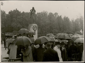 [Inauguración del monumento a Jacinto Benavente]