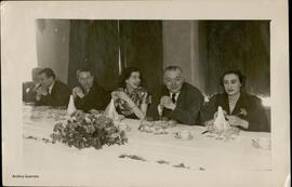 [Jacinto Guerrero en una comida]