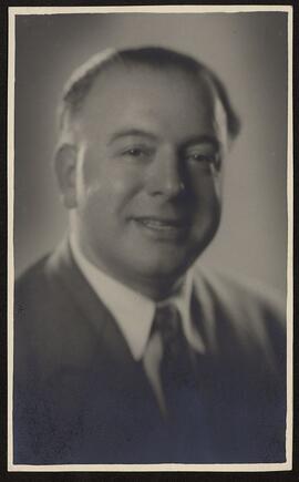 [Retratos de Jacinto Guerrero]