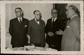 [Jacinto Guerrero en una comida]