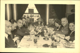 [Jacinto Guerrero en una comida]