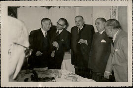 [Jacinto Guerrero en una comida]