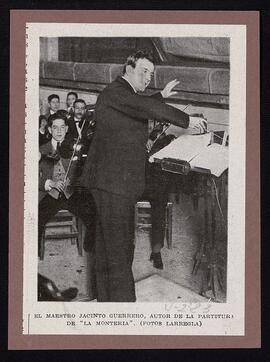 [Jacinto Guerrero dirige una orquesta]