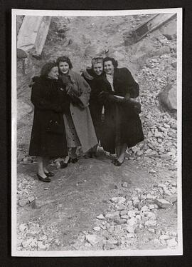 [Compañía de teatro "El canastillo de fresas"]