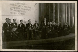 Jacinto Guerrero dirigiendo la orquesta