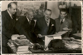 Jacinto Guerrero con José Muñoz Román y otros dos amigos en su casa