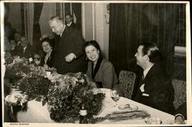 [Jacinto Guerrero en una comida]