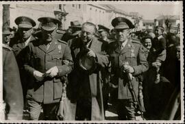 [Jacinto Guerrero con el general Esteban Infantes y otros oficiales en Toledo]