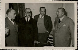 [Jacinto Guerrero en una comida]