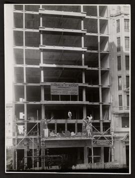 [Construcción del Coliseum]