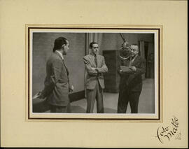 Jacinto Guerrero en un estudio de radio en Barcelona