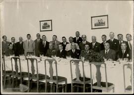 [Jacinto Guerrero en una comida en Madrid con un grupo numeroso]