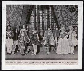 [Escena de La muerte del dragón en el teatro Eslava]