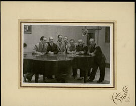 Jacinto Guerrero en un estudio de radio en Barcelona