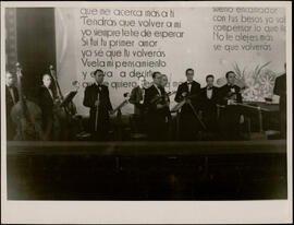 Jacinto Guerrero dirigiendo la orquesta