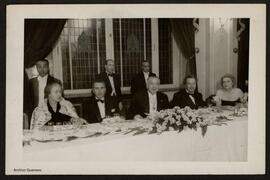 [Jacinto Guerrero en una comida con representantes de sociedades de autores]